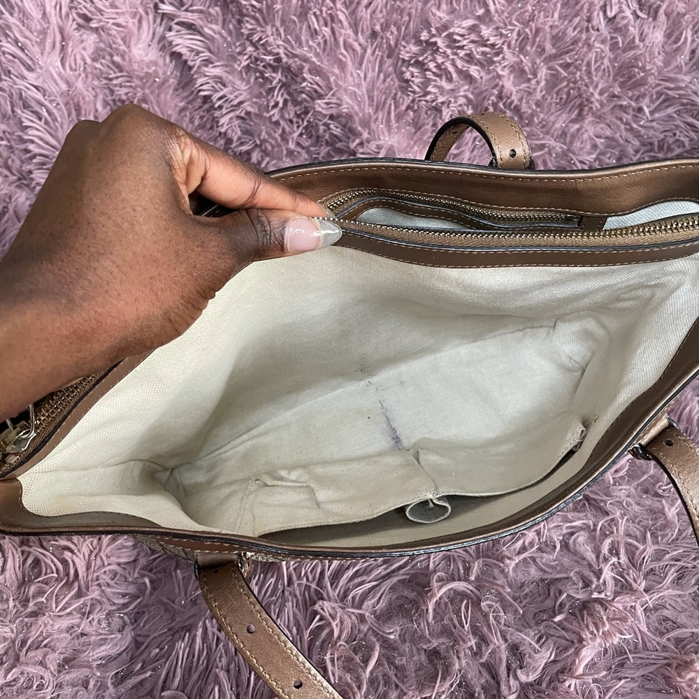 Gucci GG Supreme Brown Tote - Picture 10 of 16